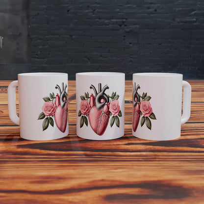 Amor Anatómico: Taza con Corazón y Rosas